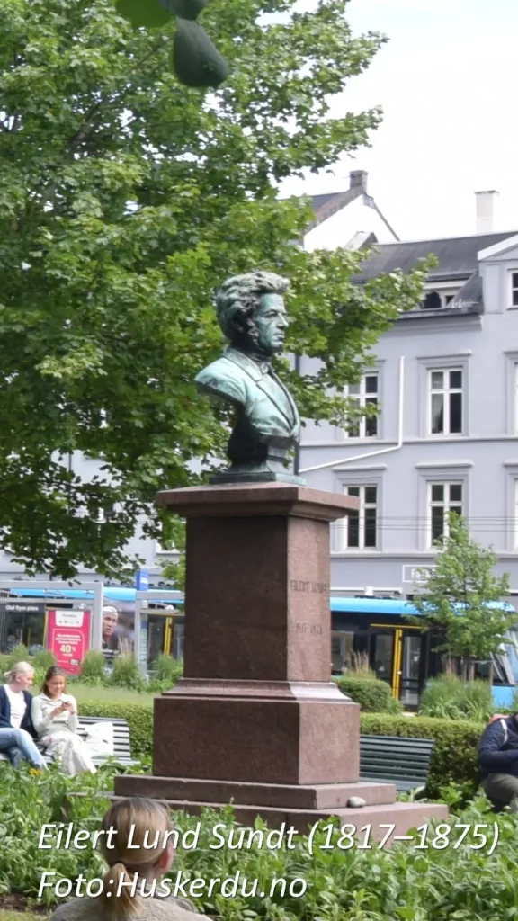 🏞️🪙 Bysten av Eilert Lund Sundt på Olaf Ryes plass 🪙🏞️ Utforsk Olaf Ryes plass i hjertet av Oslo, der bysten av Eilert Lund Sundt (1817–1875) står som en hyllest til en av Norges mest fremtredende samfunnsforskere. Plassert midt i det grønne byrommet, inviterer denne skulpturen turister og lokalbefolkning til refleksjon og hvile på benkene rundt. Parken er omringet av byens pulserende liv, men tilbyr samtidig en rolig atmosfære for en kort pause. Foto: © Huskerdu.no, All Rights Reserved eilert-lund-sundt-olaf-ryes-plass-oslo Bysten av Eilert Lund Sundt på Olaf Ryes plass, Oslo Olaf Ryes plass, Eilert Sundt, Eilert Lund Sundt, Olaf Rye plass, Olaf Ryesplass, Oslo, Oslo sentrum, Grünerløkka, samfunnsforsker, norsk historie, statue Oslo