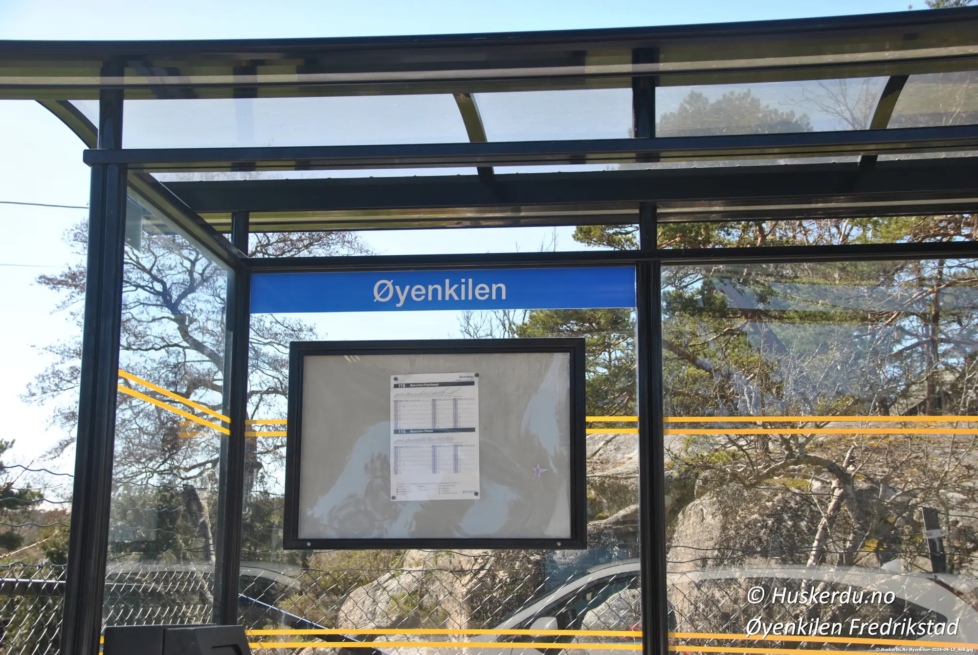 🚌🌳 Bussholdeplassen i Øyenkilen 🌳🚌 En praktisk og hyggelig bussholdeplass som knytter Øyenkilen til Fredrikstad sentrum. Med god lokal transport er det enkelt å utforske både Øyenkilen og nærliggende områder, perfekt for turister uten bil. Foto: © Huskerdu.no oyenkilen-fredrikstad-bussholdeplass Øyenkilen Bussholdeplass – Nærhet til natur og kultur Øyenkilen, Øyen Kilen, Fredrikstad, Fredrikstad buss, lokaltransport Østfold, Øyenkilen transport