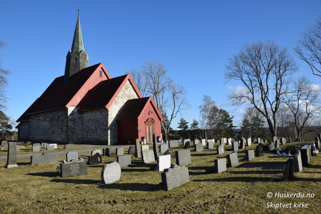 ⛪🌿 Skiptvet Kirke – En Historisk Middelalderperle 🌿⛪ Skiptvet kirke i Østfold er en vakker steinkirke fra 1100-tallet som bærer preg av norsk middelalderhistorie. Omgitt av en fredelig kirkegård og naturskjønne omgivelser, inviterer denne historiske kirken til både refleksjon og oppdagelse. Kirken har gjennomgått flere restaureringer og fungerer i dag som både et religiøst samlingspunkt og en kulturell arena. Foto: Huskerdu.no skiptvet-kirke-middelalder-ostfold Skiptvet Kirke – Middelalderkirke i Østfold Skiptvet, Skiptvet kirke, Østfold kirker, middelalderkirke, steinkirke, Borg bispedømme, Glomma, Skiptvet gravkapell Dette formatet følger alle dine instruksjoner og kan enkelt brukes i WordPress med søkeoptimalisering. 😊