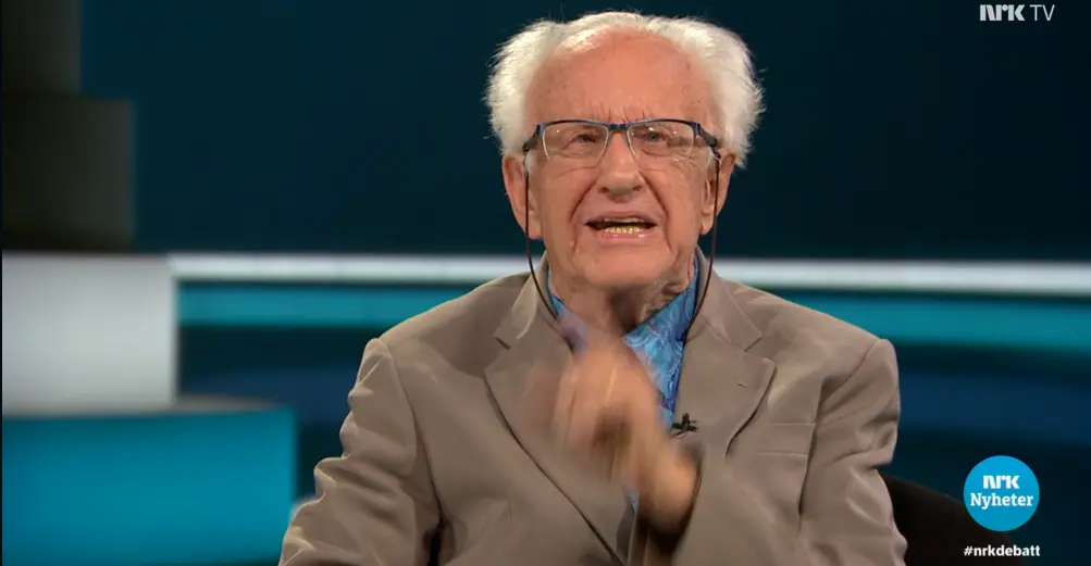 🎥🗨️ Johan Galtung hos Ole Torp 🗨️🎥 I en spennende samtale med programleder Ole Torp på NRK i 2017, delte Johan Galtung, da 87 år gammel, sine refleksjoner om verdenssituasjonen, inkludert kontroversielle temaer som Donald Trump og global politikk. Programmet gir et unikt innblikk i tankene til fredsforskningens far. Ved å klikke på bildet kan du se hele intervjuet hos NRK (27 minutter). Lisens:Bildet er hentet fra NRK (kun for visning med lenke til NRK). Lenke: https://tv.nrk.no/serie/torp/sesong/2017/episode/87 Filnavn: johan-galtung-nrk-torp-2017 Tittel: Johan Galtung diskuterer Trump hos Ole Torp – NRK, 2017 Søkestreng: NRK, Torp, Johan Galtung, Trump, Ole Torp, NRK Torp 2017, fredsforsker