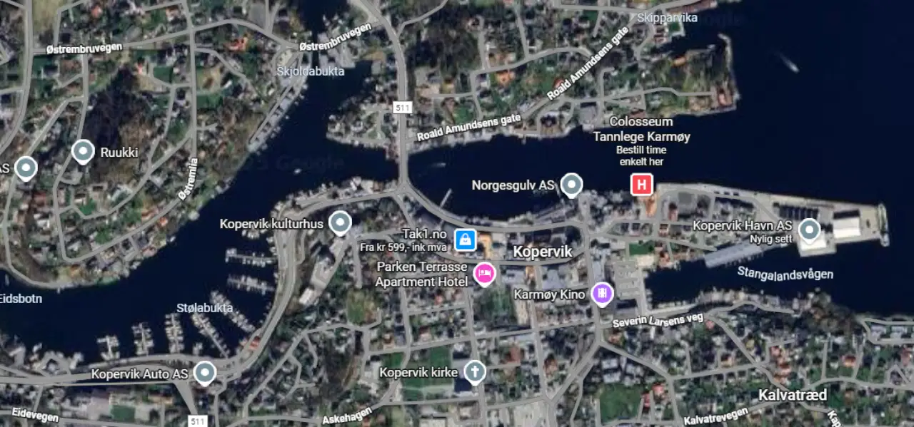 Satellittbilde av Kopervik med den lange havnen som strekker seg helt inn i sentrum.