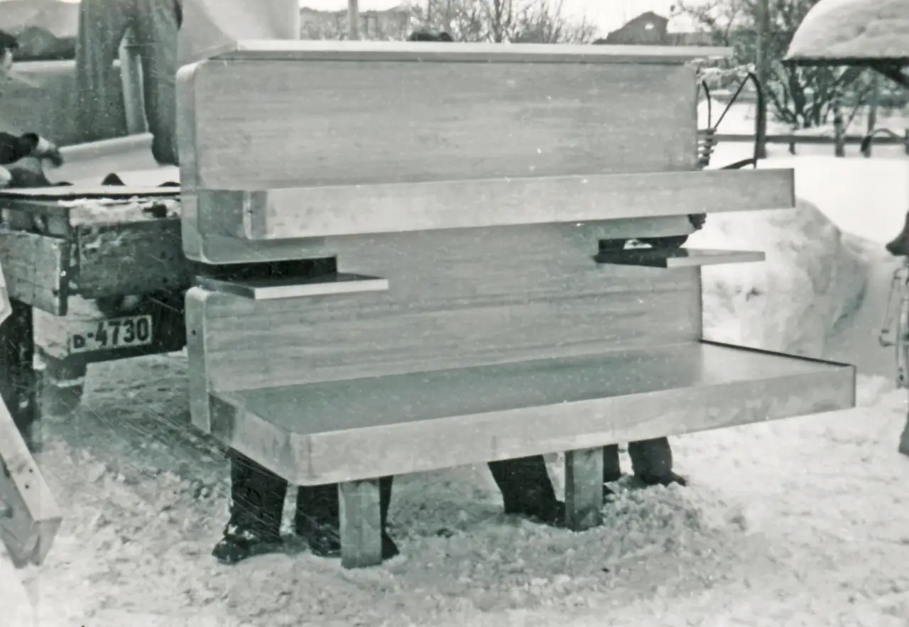 Tidlig spesialdisk fra Norild bygget for en butikk i Moss, med kontaktkjøling i hylleplatene og Rolf Mosebys karakteristiske oppfinnsomhet i utformingen.