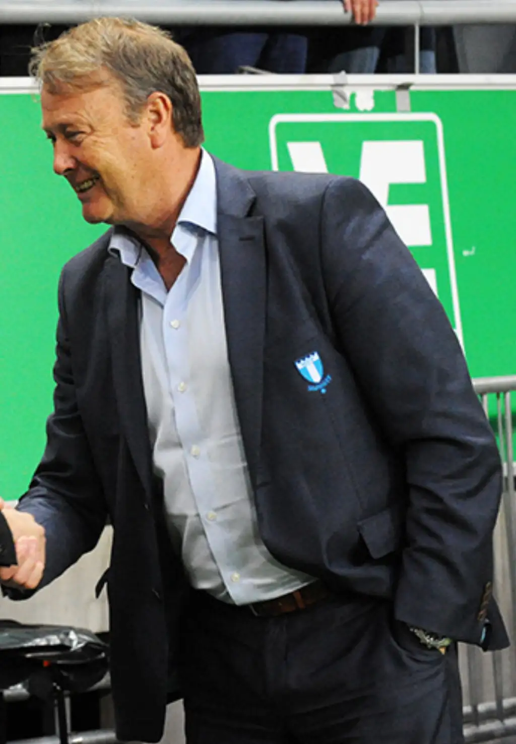 Åge Hareide hilser før bortekamp mot AIK i Stockholm i 2014.