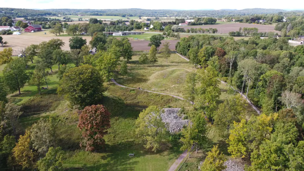 Borrehaugene og Borreparken sett fra luften i Horten kommune.