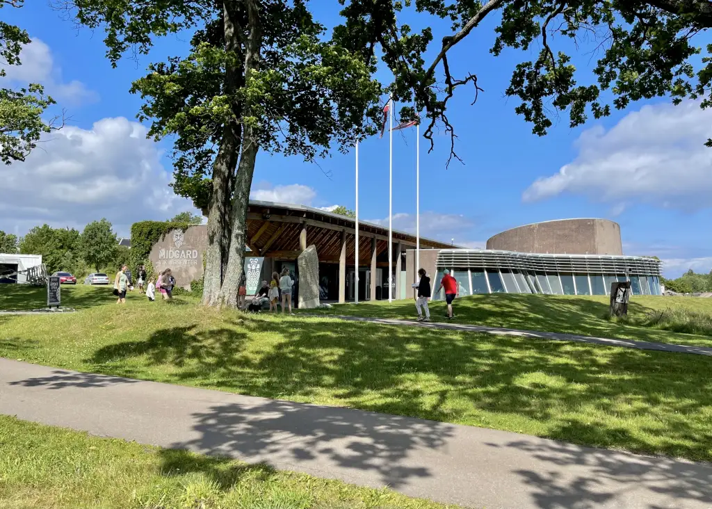 Inngangen til Midgard Vikingsenter i Borreparken i Horten.