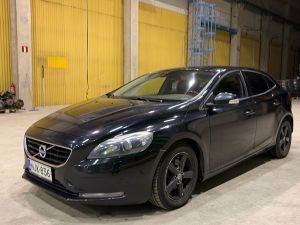 Volvo V40 D2 Business A vm. 2014. 3-25 Tehty iso Remontti mm. Jakopää, Korkeapainepumppu ym.