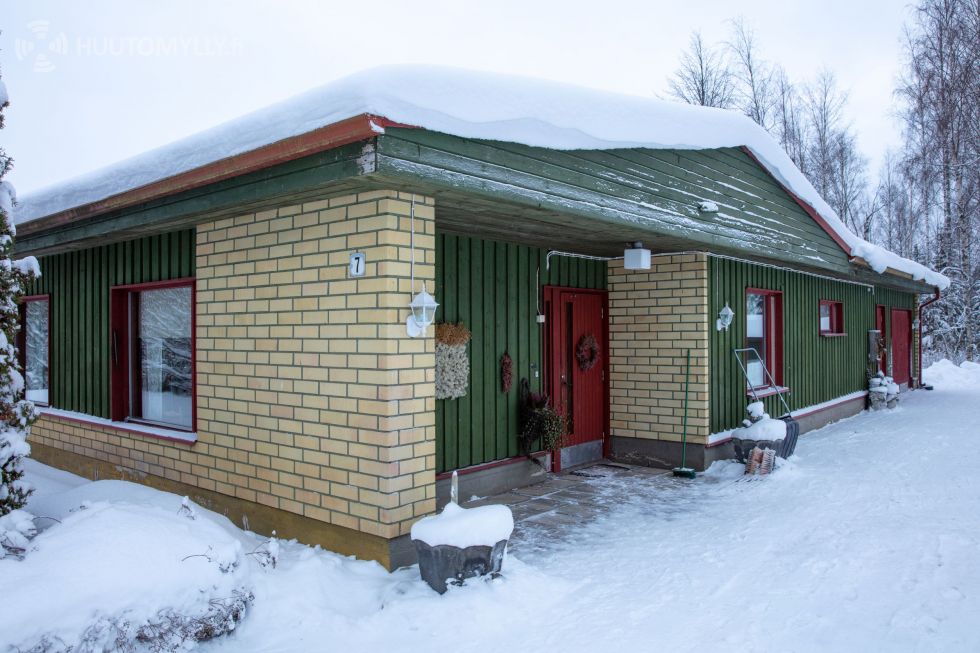 Omakotitalo Jalasjärvi ,  olohuone+keittiö+3mh+takkahuone+vaatehuone+sauna+apukeittiö, 117m² –  