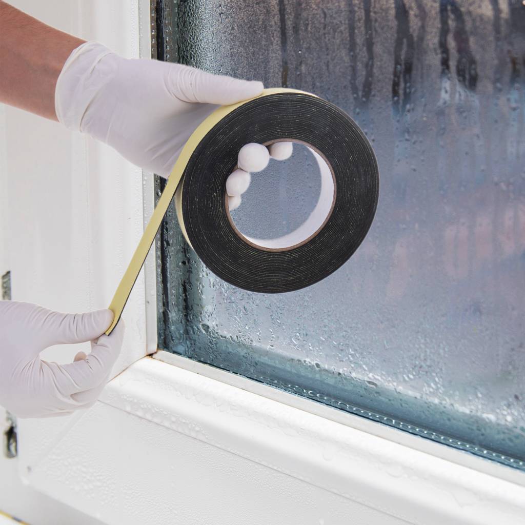 Tira adhesiva de espuma negra para sellado de juntas en puertas y ventanas 1x12x10000 mm