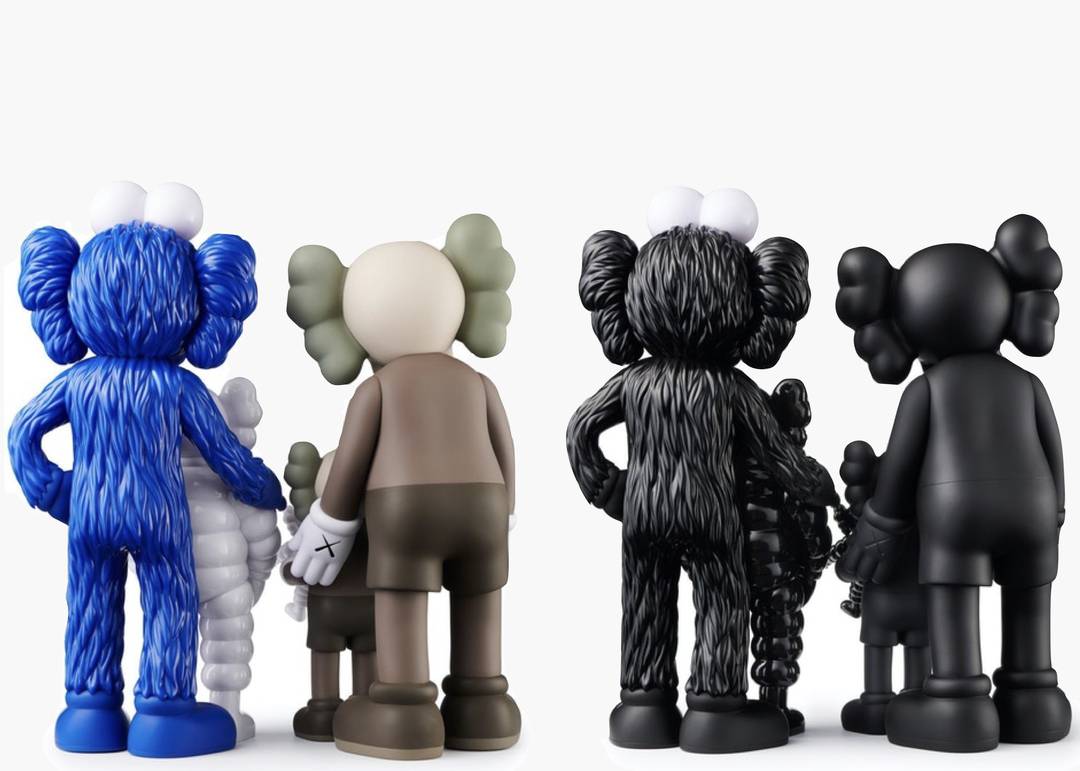 KAWS FAMILY BROWN/BLUE/WHITE & BLACK セット