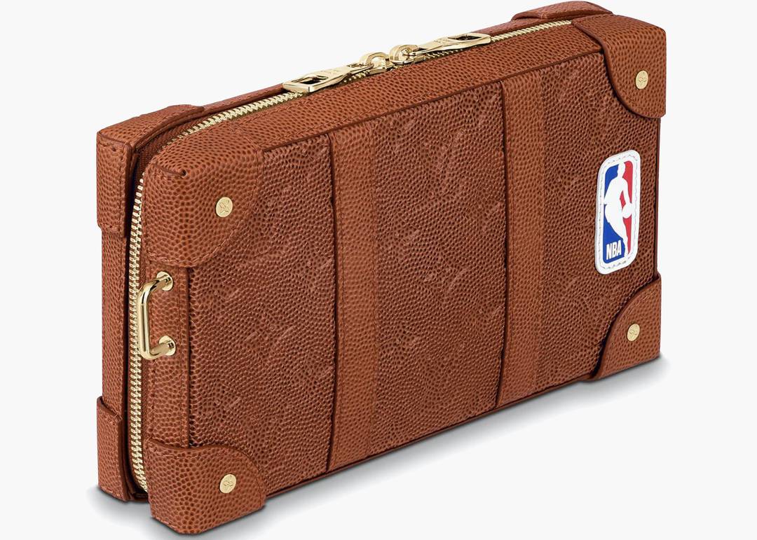 Bolso Louis Vuitton x NBA Soft Trunk Wallet Ball Grain Leather — TrapXShop