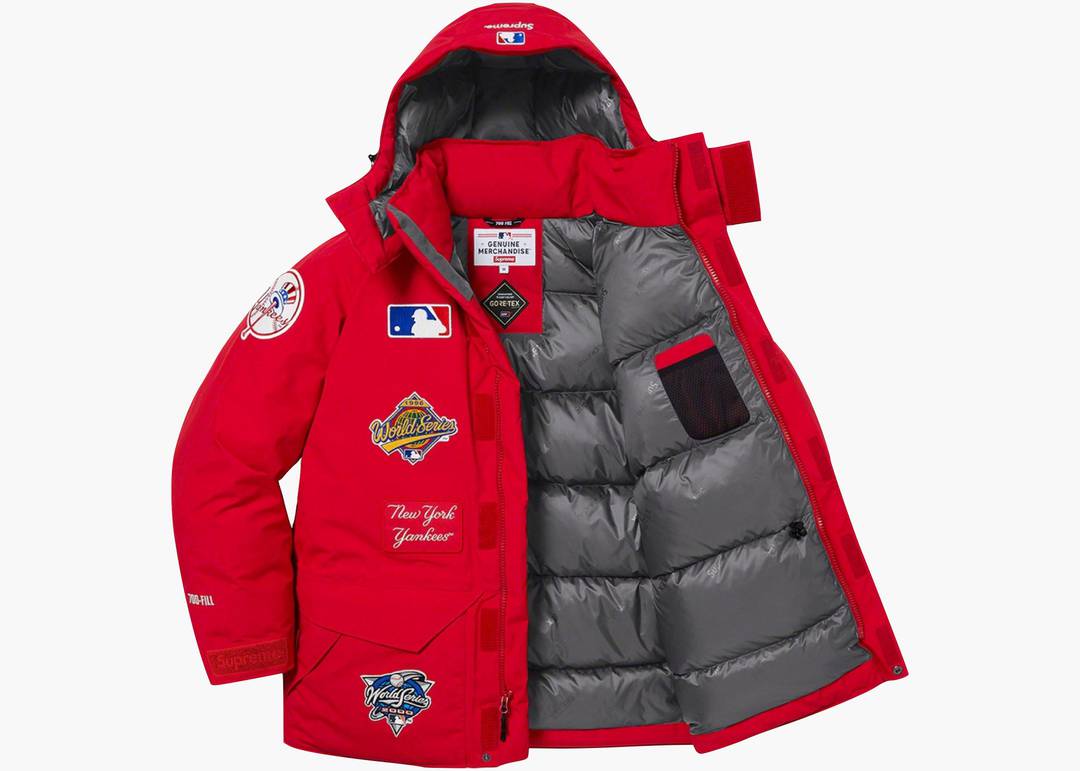 Supreme New York Yankees GORE-TEX 700-Fill Down Jacket Red