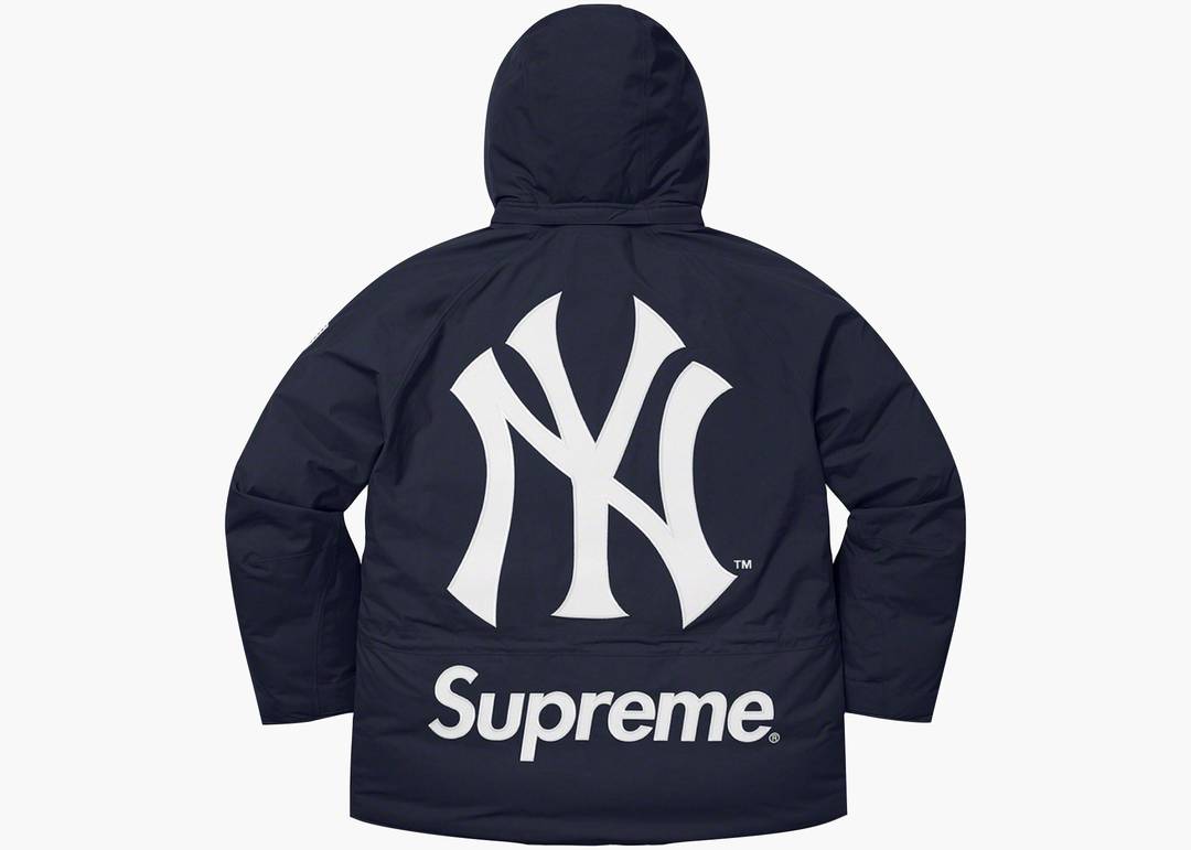 Supreme New York Yankees GORE-TEX 700-Fill Down Jacket Navy