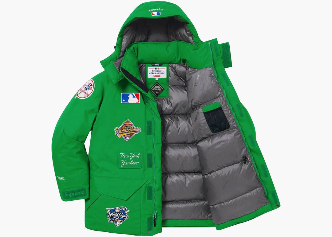 Supreme New York Yankees GORE-TEX 700-Fill Down Jacket Green |