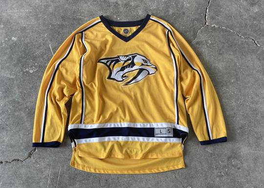 Vintage T-shirt Jersey NHL Nashville Predators Team Apparel Vetements D’equipe NP 00125 Hype Clothinga Limited Edition