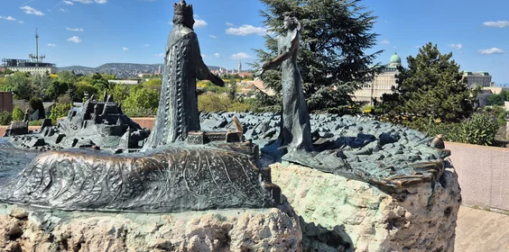 Lookout Rock - The Statue of Prince Buda and Princess Pest