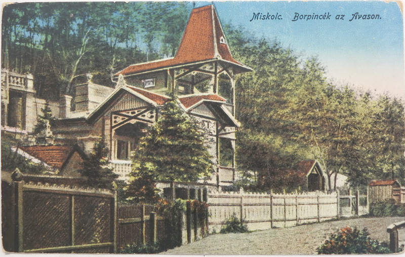 Avasi borospince a 20. század első felében, korabeli képeslapon
