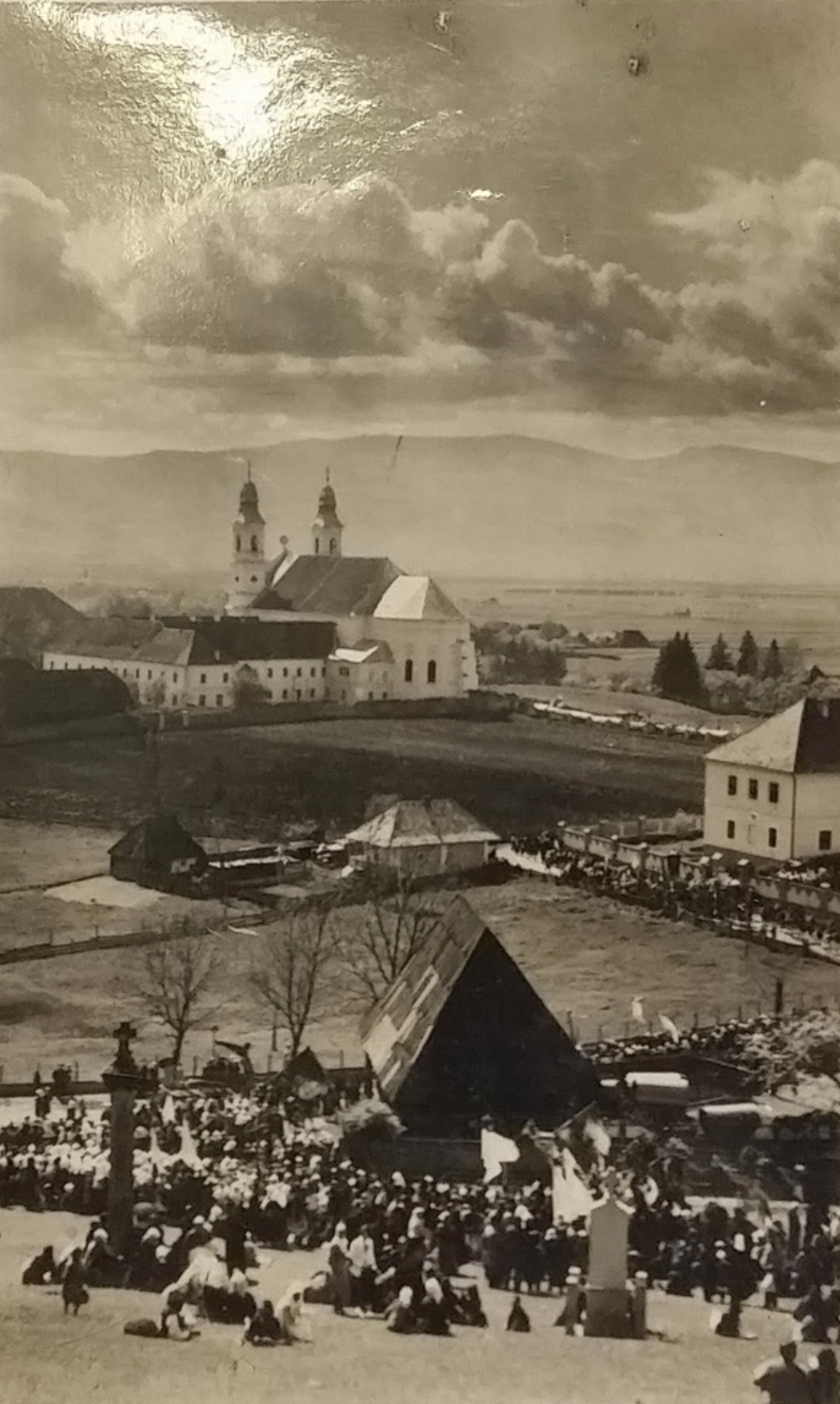 Csíksomlyói búcsú egykori képeslapon 