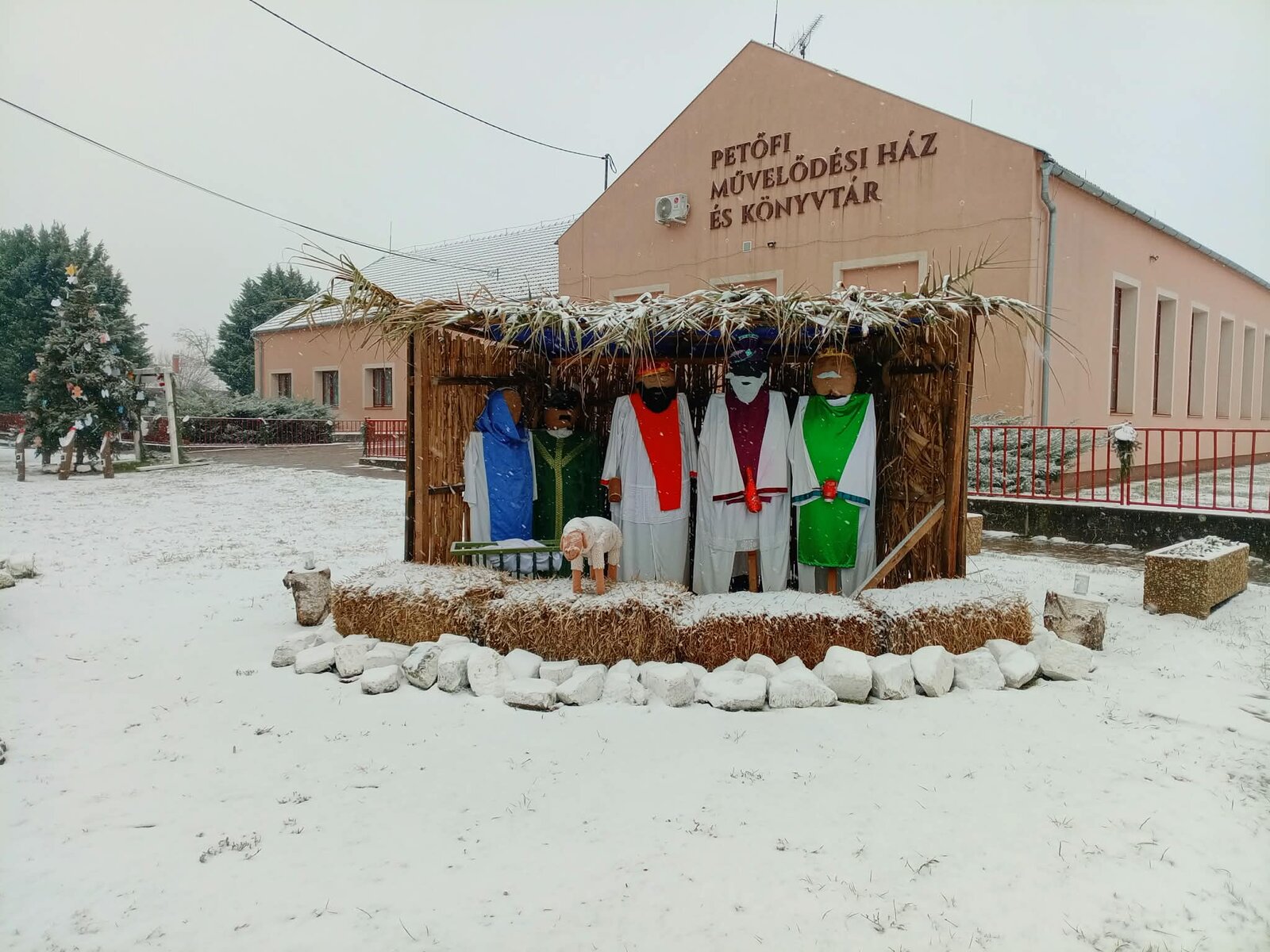 Petőfi Sándor Közösségi Színtér és Könyvtár