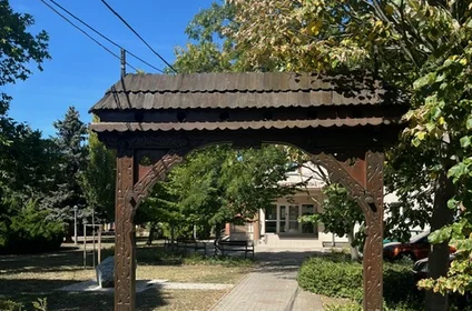 Szekler Gate and Memorial Pole