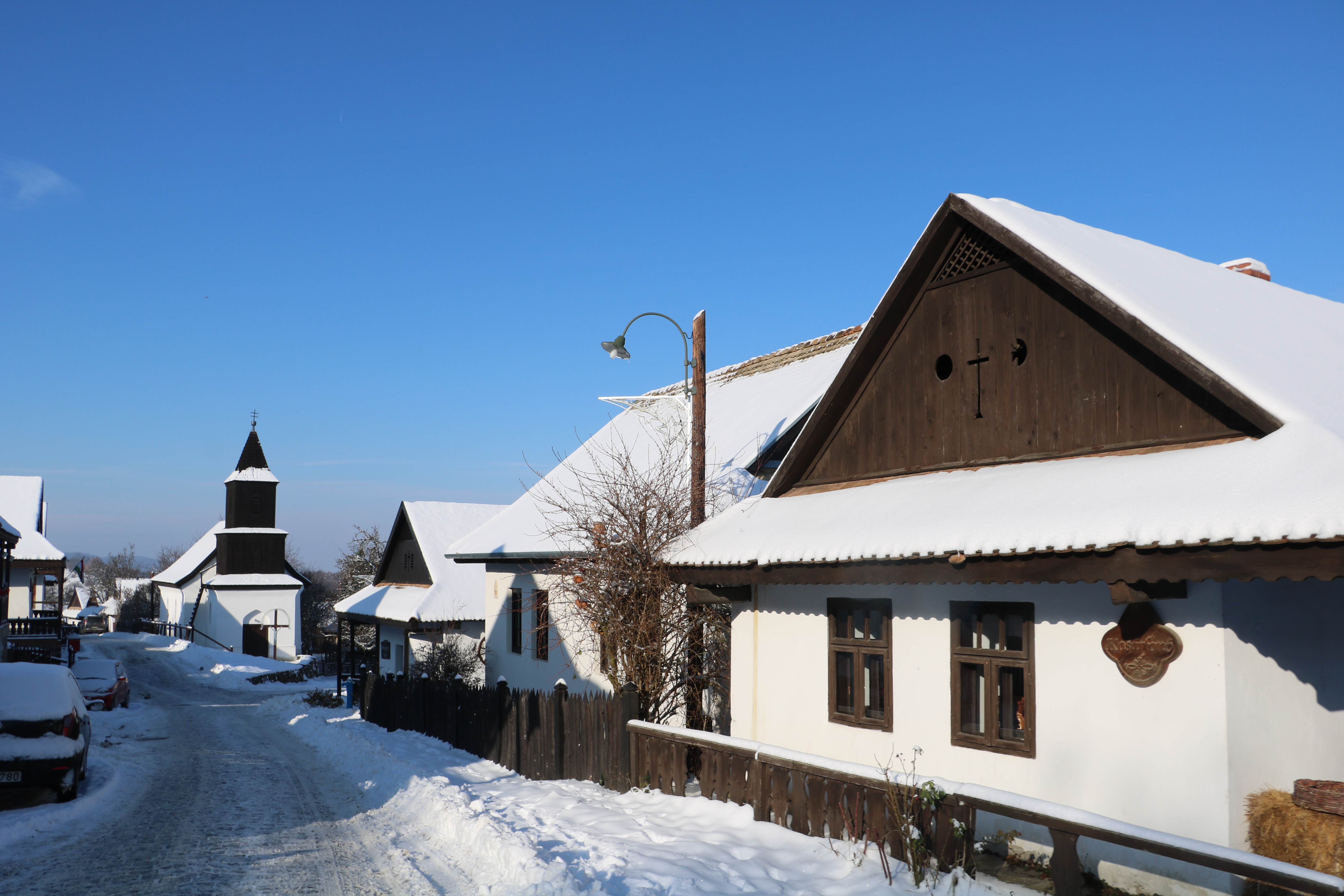 Hollókőn számos helyi termelő termékeiből is válogathatsz