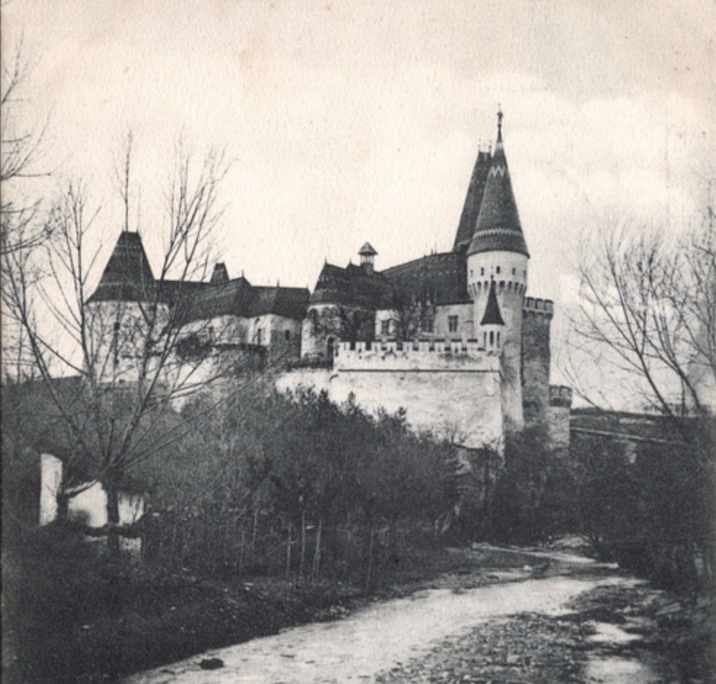A vár régi képeslapon
