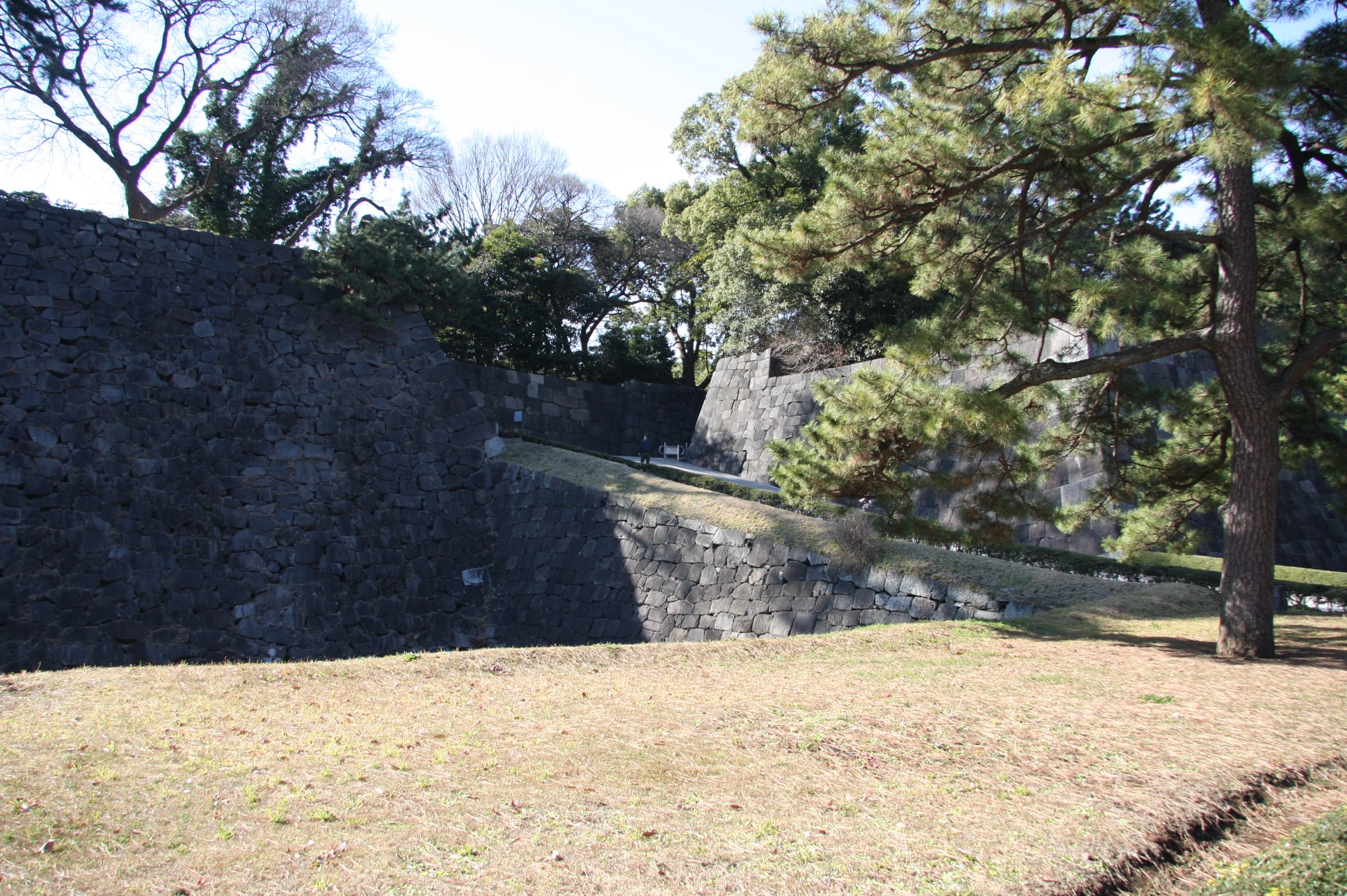 城の復元は、本当に過去の姿を示しているのか