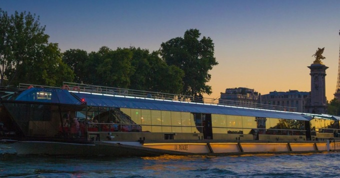 巴黎塞納河 Bateaux Mouches 遊船晚餐體驗（現場音樂表演）