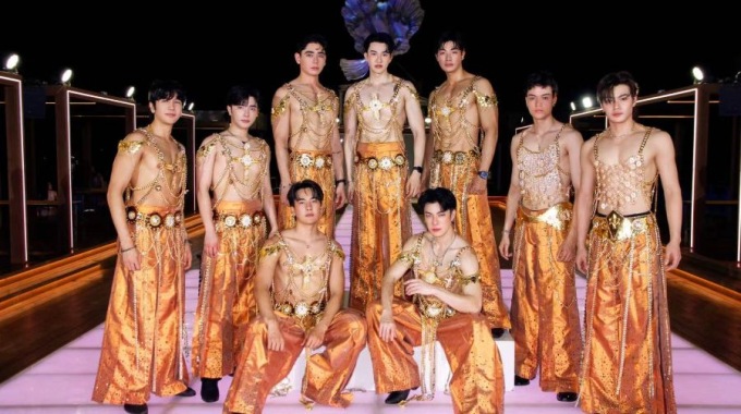 芭堤雅東方亞特蘭蒂斯號嘉年華號遊船男模表演自助餐