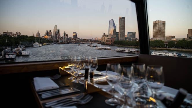 英國倫敦Bustronome全景玻璃雙層觀光巴士餐廳品嚐英式美食午/晚餐可選