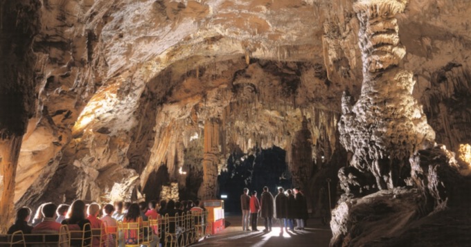 盧布爾雅那、波斯托伊納溶洞及普列加馬城堡半日小團遊