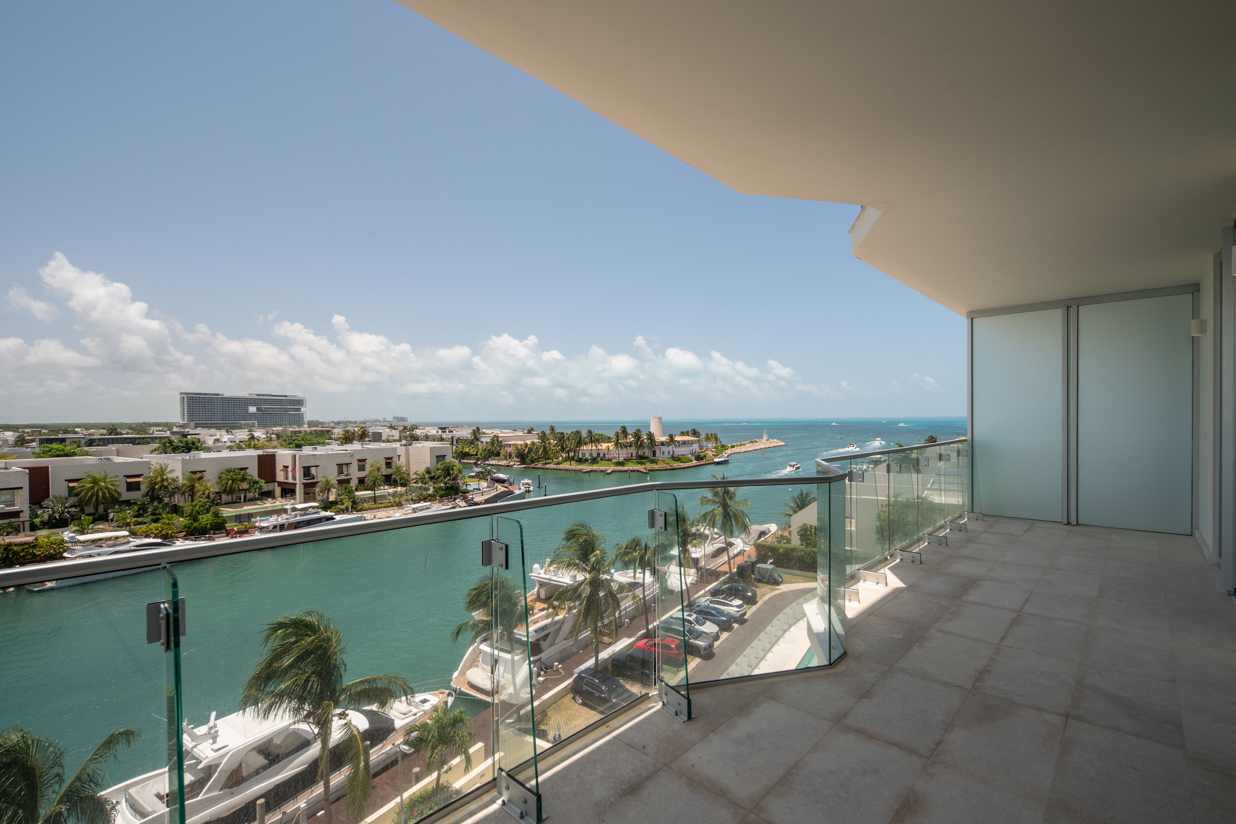 Departamento de lujo frente al mar en SLS Harbour, Puerto Cancún