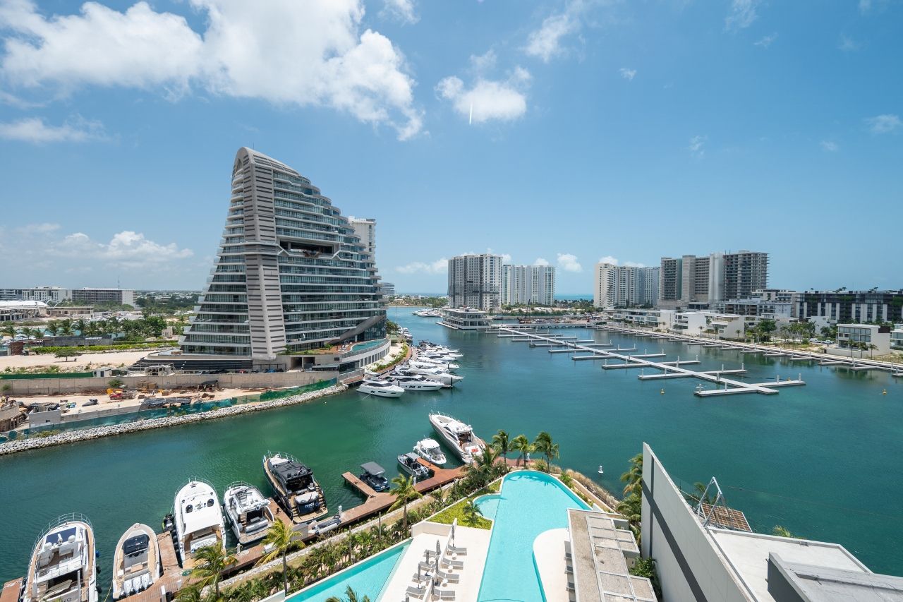 Departamento en Marina Condos Puerto Cancún – Piso 8 con Vistas Panorámicas