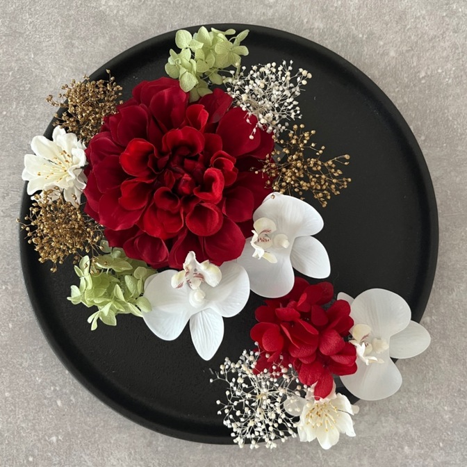 ✿花束のような髪飾り✿　深紅のダリア×胡蝶蘭　　
成人式・結婚式・和装・卒業式