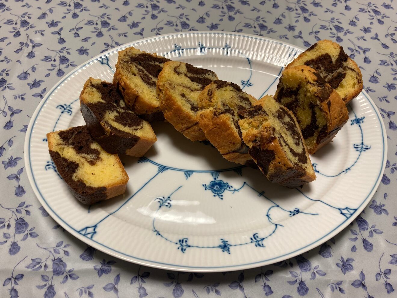 マーブルケーキ（1本分を8枚スライス（両端含む））