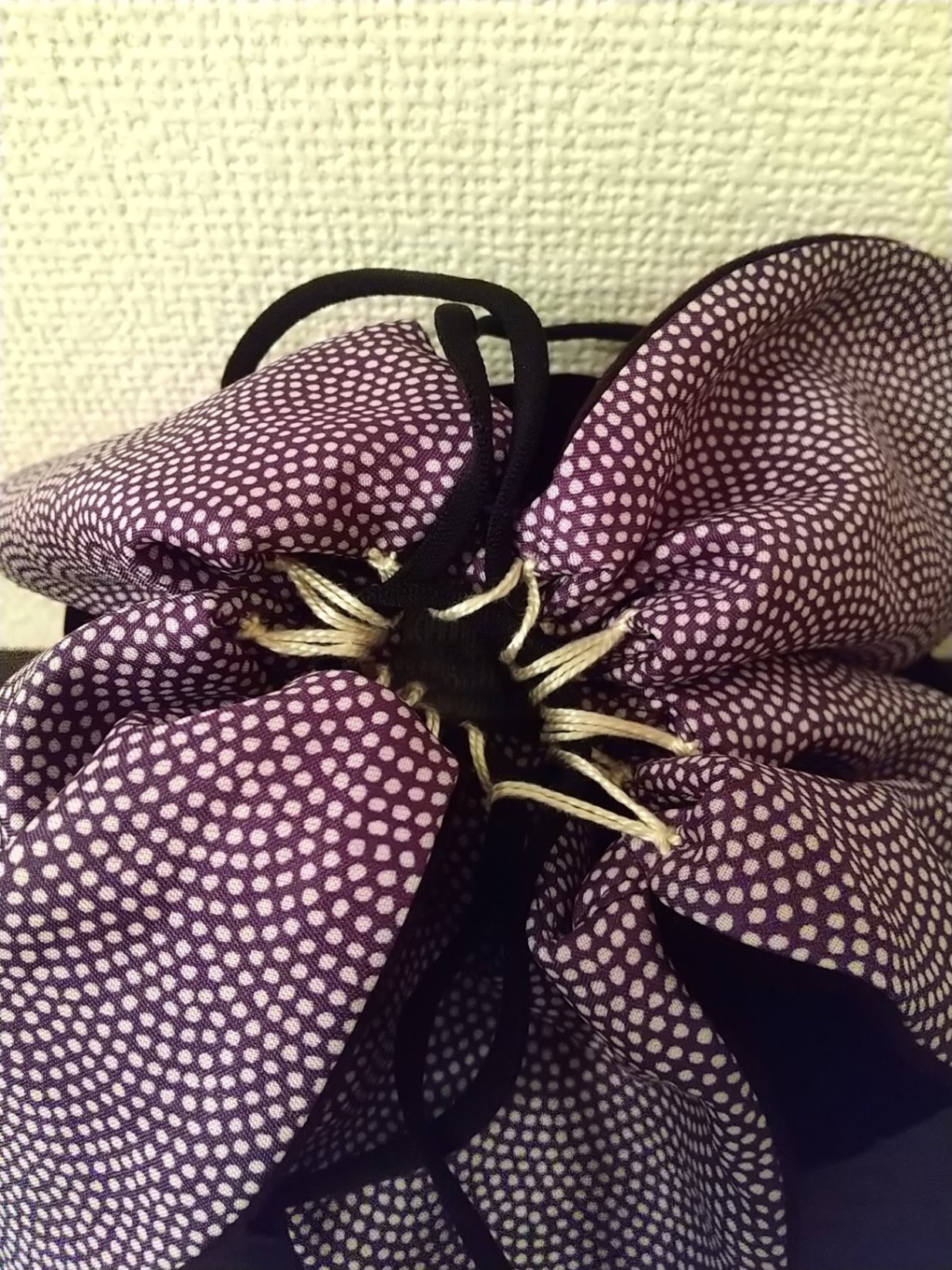風呂敷リメイクの丸底巾着袋｜黒ビロード×紫和柄 ハンドメイド
