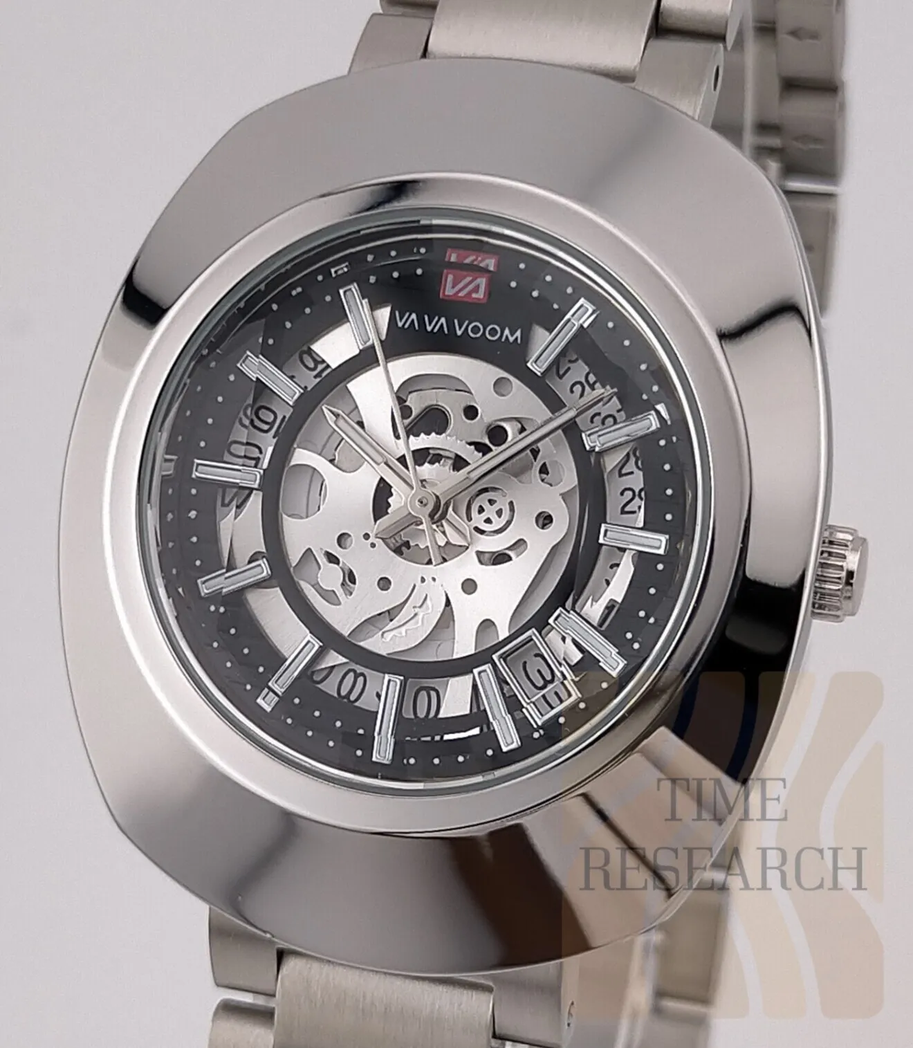 独創的フォルムが腕時計の世界観を一変【スケルトンフェイス/新品】クリスタルカット