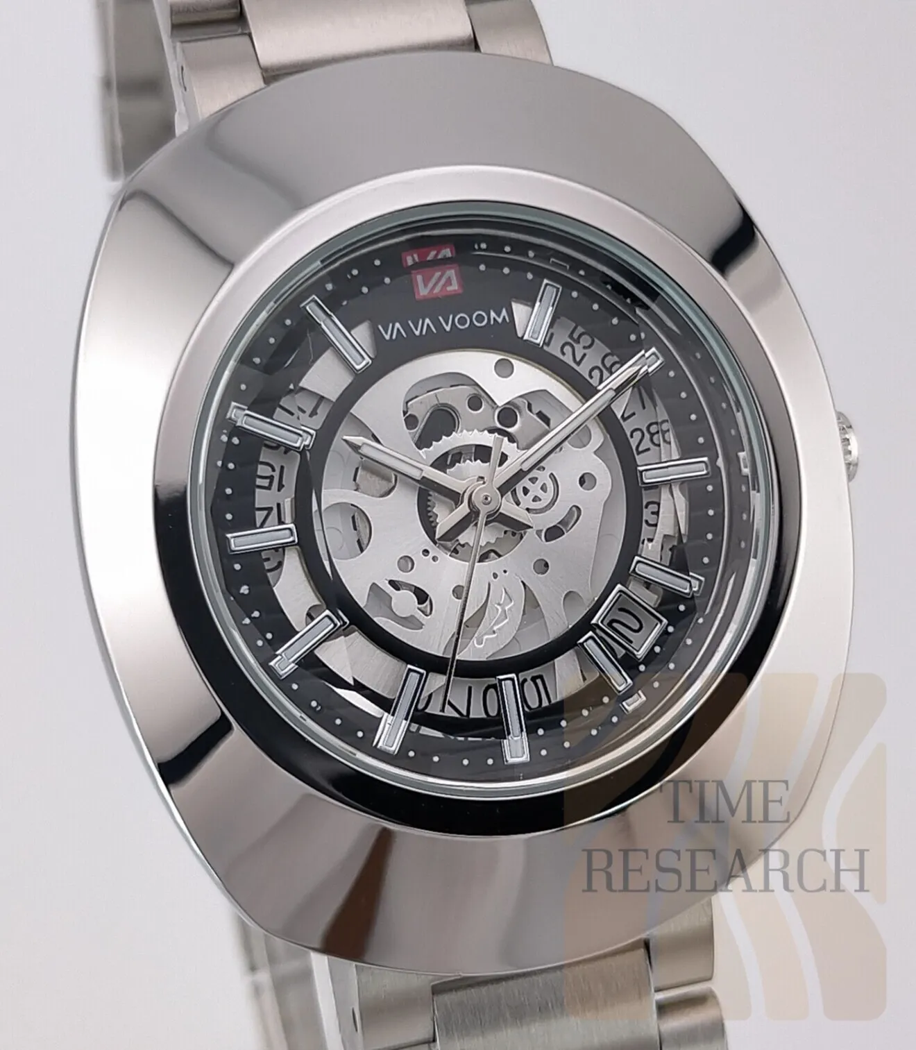 独創的フォルムが腕時計の世界観を一変【スケルトンフェイス/新品】クリスタルカット
