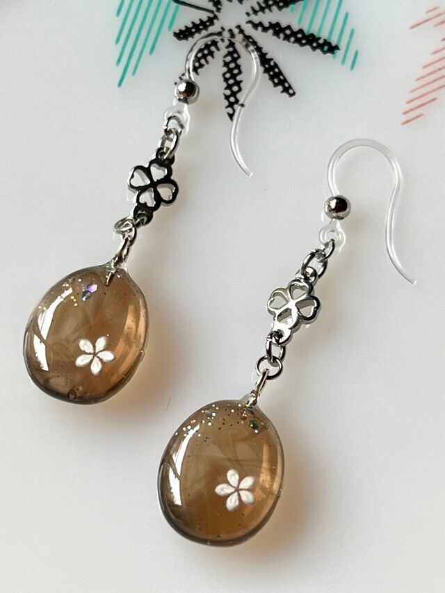 白い花✖️カフェドロップ☕️フックピアス【リベポ払い歓迎🎉】