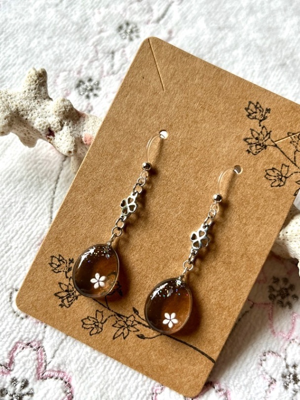 白い花✖️カフェドロップ☕️フックピアス【リベポ払い歓迎🎉】