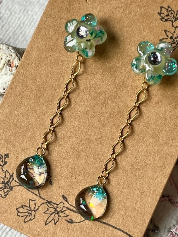 お花🌸と しずくのピンピアス【リベポ払い歓迎🎉】
