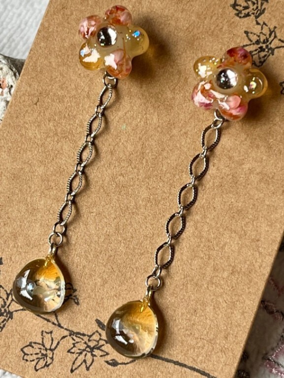 お花🌸と しずくのピンピアス【リベポ払い歓迎🎉】