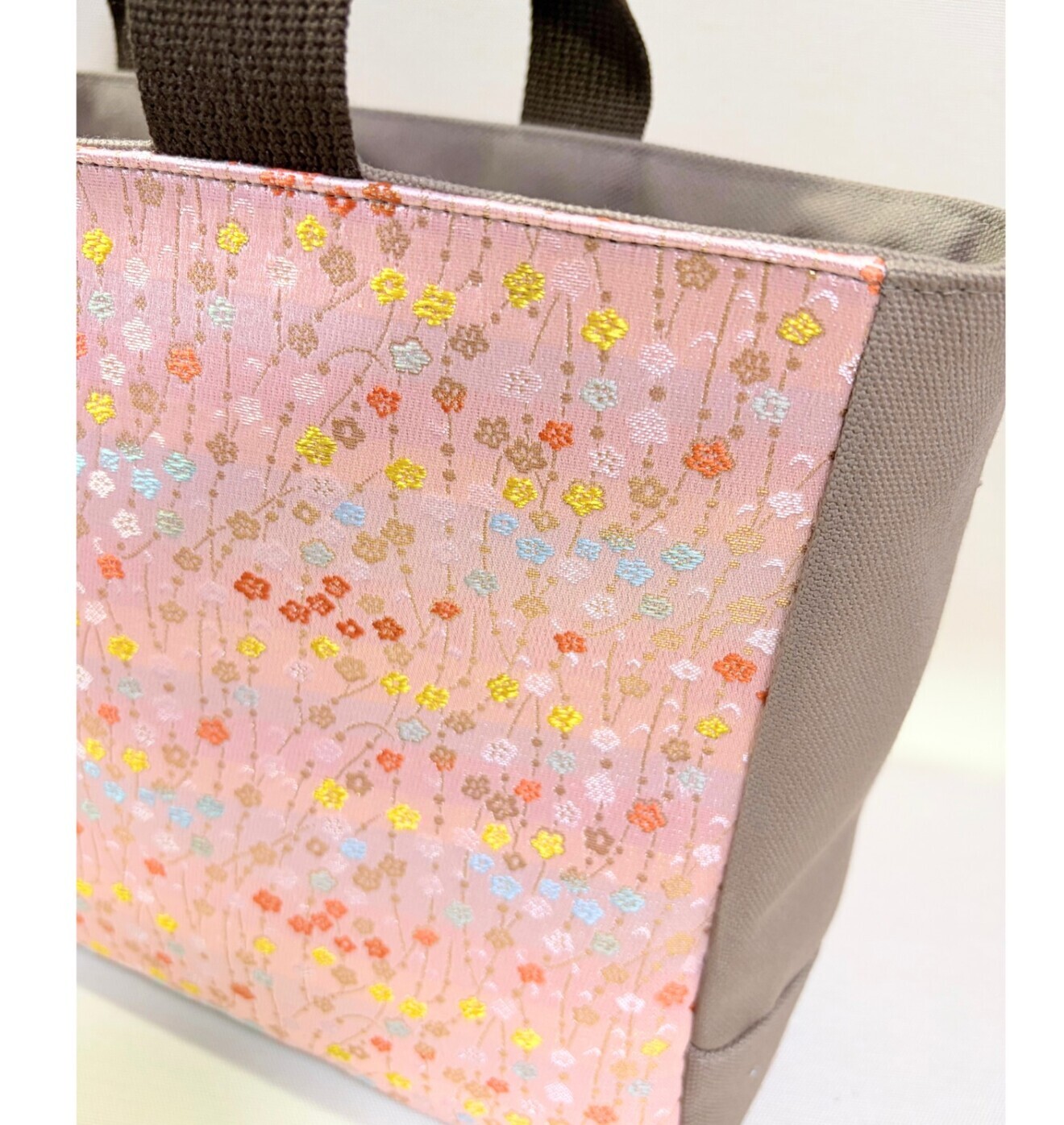 西陣織金襴の横長トートバッグ｜小花柄ピンク×ブラウン帆布｜大人可愛い和柄バッグ