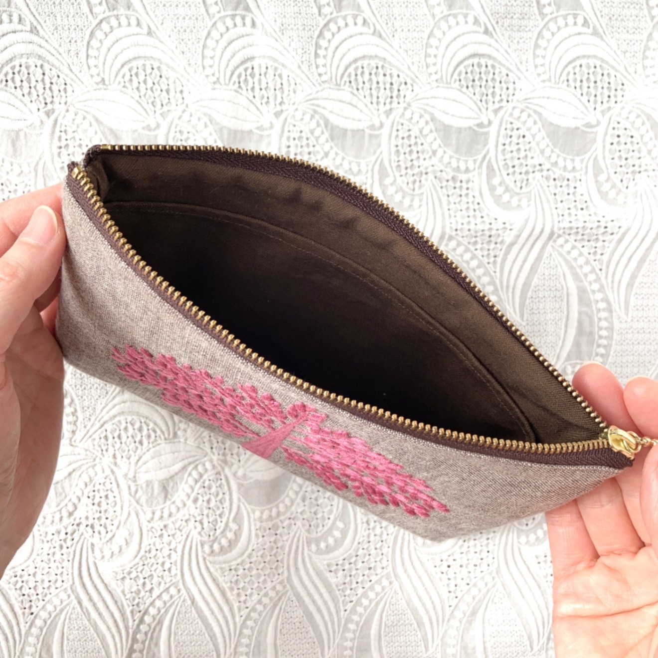 手刺繍ポーチ・やすらぎ(ピンク)