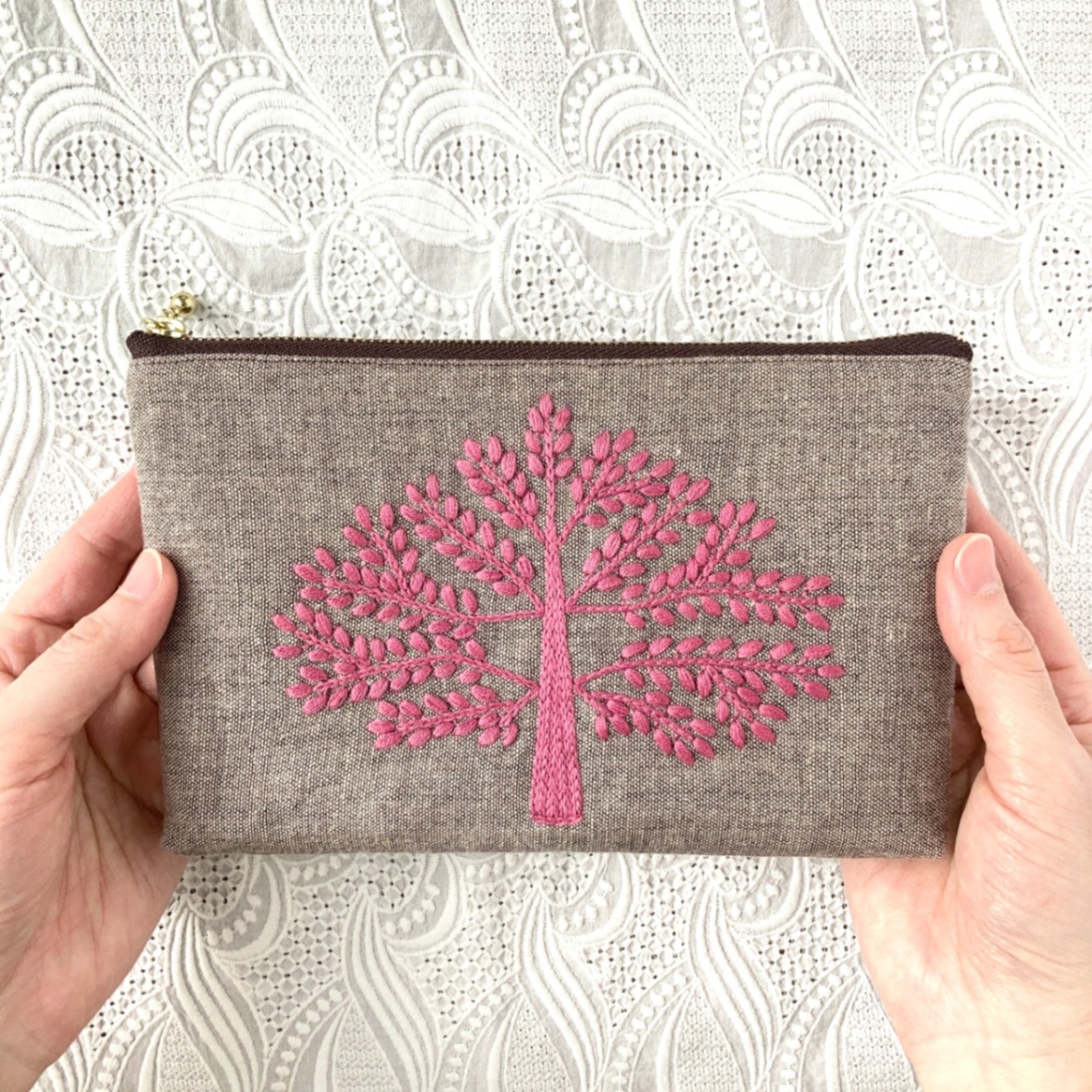 手刺繍ポーチ・やすらぎ(ピンク)