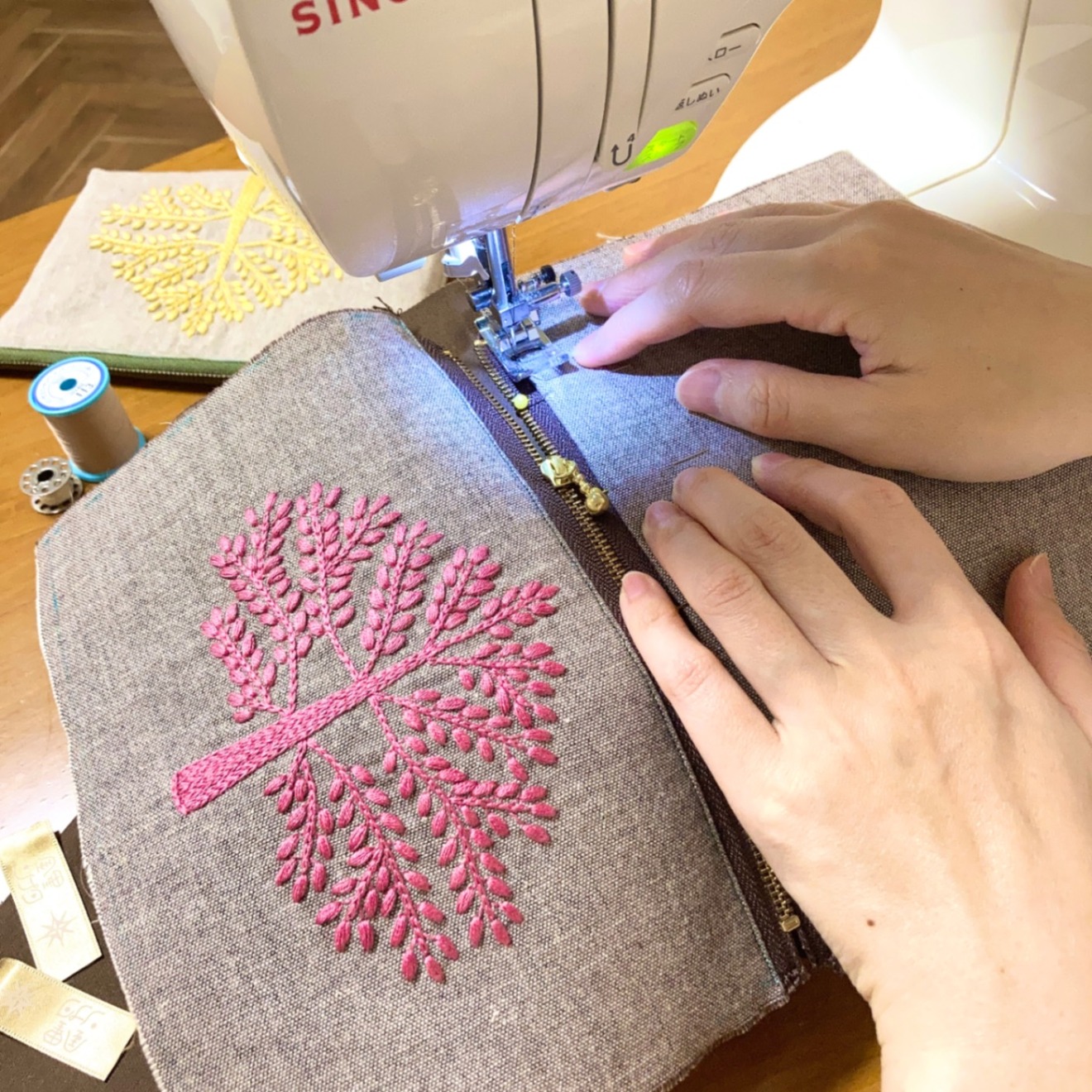 手刺繍ポーチ・やすらぎ(ピンク)