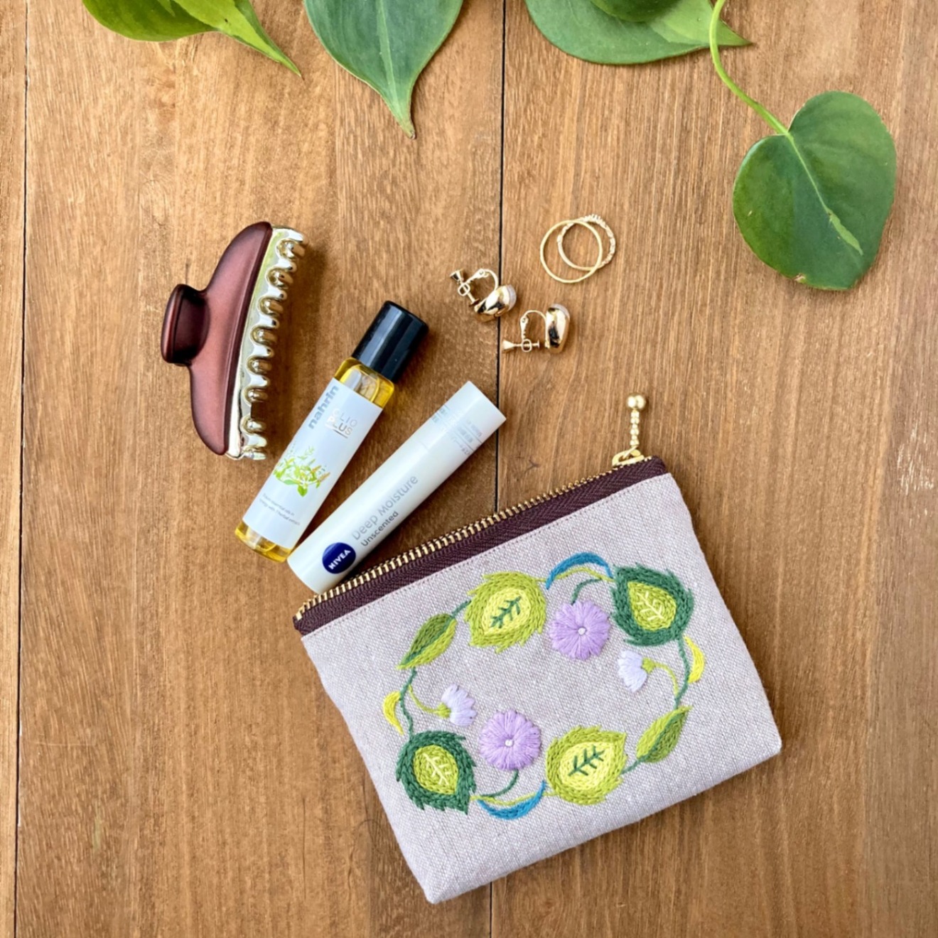 手刺繍ポーチ・メモリー(紫花)