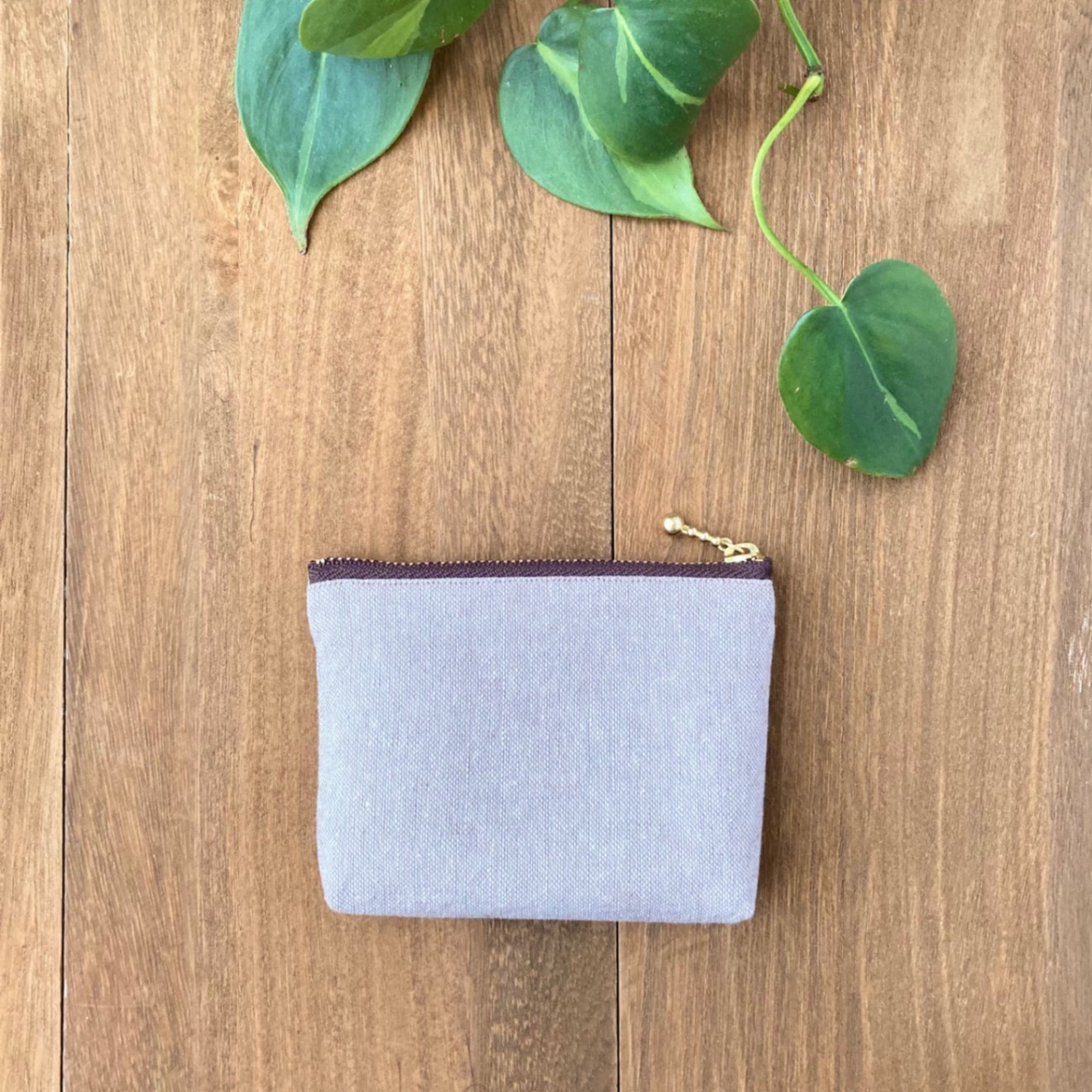 手刺繍ポーチ・メモリー(紫花)