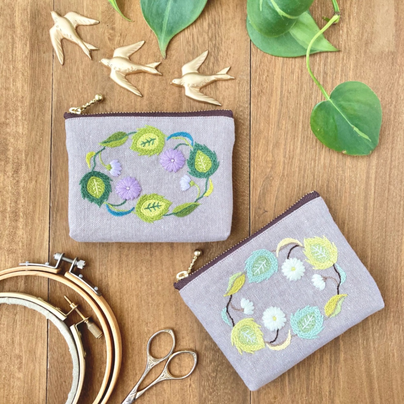 手刺繍ポーチ・メモリー(白花)
