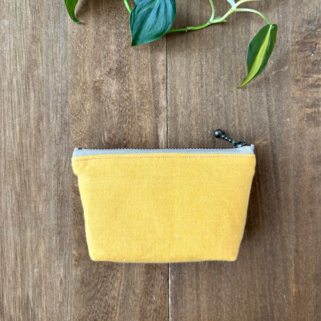 手刺繍ポーチ・よりみち(オレンジ×緑)