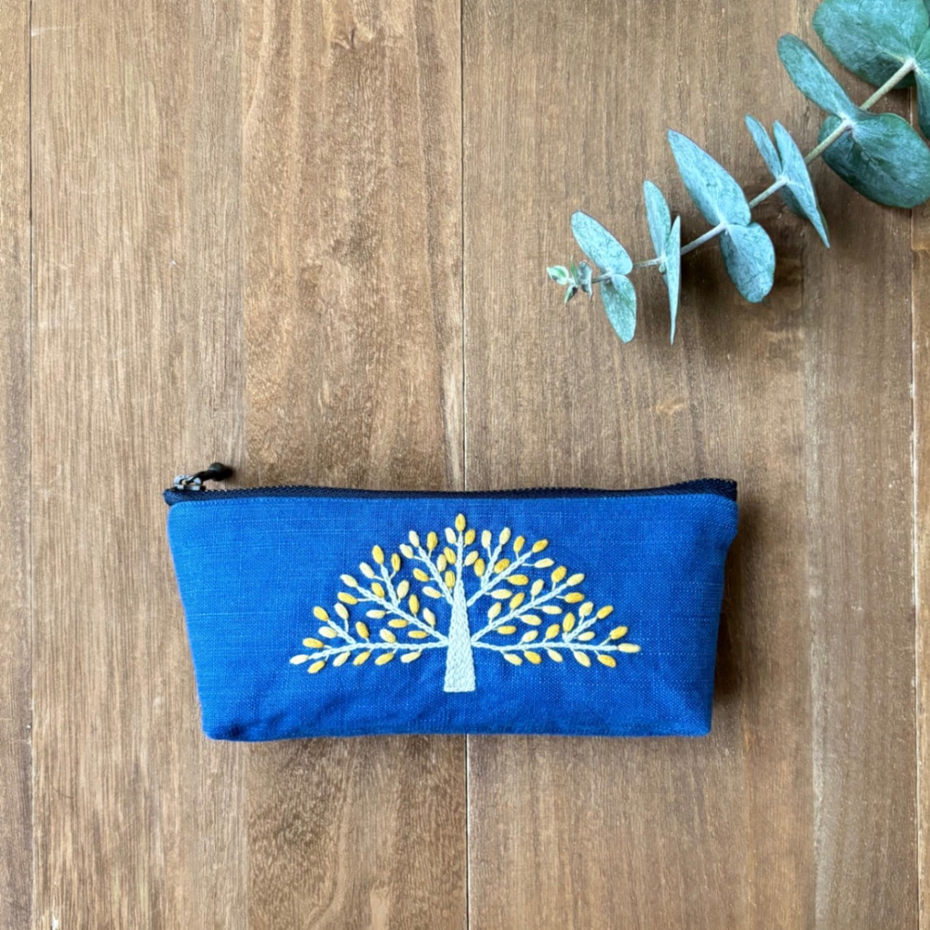 手刺繍　横長ポーチ・夜空